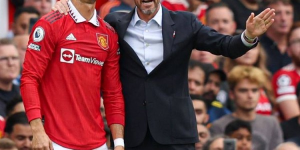 前曼联助教曝C罗离队内幕：滕哈赫铁腕管理，C罗拒绝参与高位逼抢